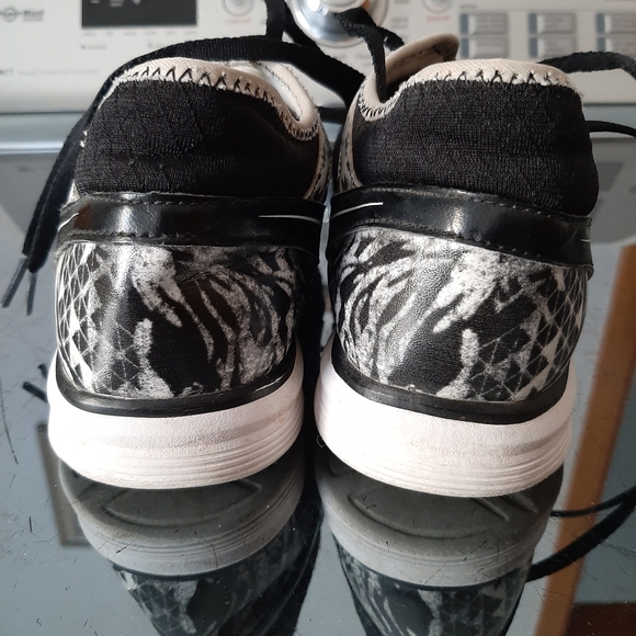 Reebok Dance Sneakers - Picture 3 of 8